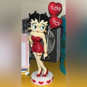 Betty Boop ~ Figurine with Heart Balloons ~ Love You ~ 2012 King Features